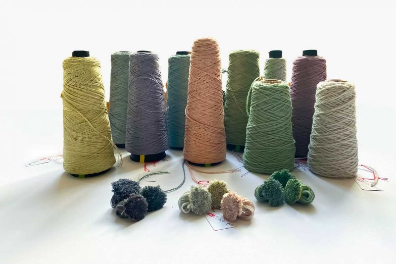 Allein die Farbwahl war ein Prozess, der Zeit ­brauchte. Ebenso wie die gesamte Entwicklung der Kollektion «Swisscraft», die als Pionier ein Statement für Natur, ­Nachhaltigkeit und Swissness setzt und das Bewusstsein für den Wert unserer Umwelt schärft.