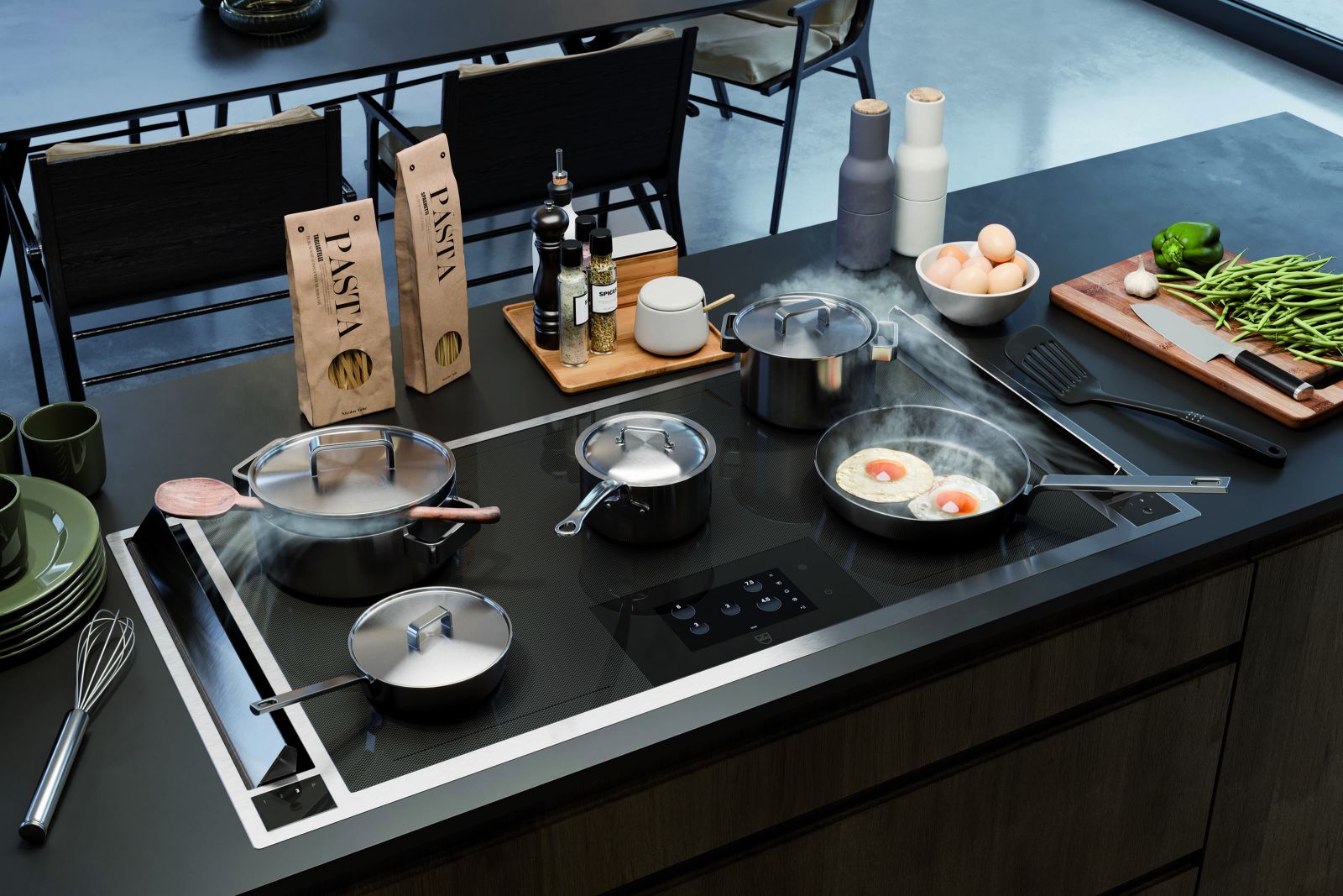 Die traditionellen Dunstabzugshauben haben längst mit der ästhetischen und optisch unauffälligen Absaugung nach unten Konkurrenz erhalten. Diese ist mittig oder seitlich wie im Tischlüfter «Basso II SL» integriert. Bei der Wahl des Kochfeldes ist der Kunde frei.