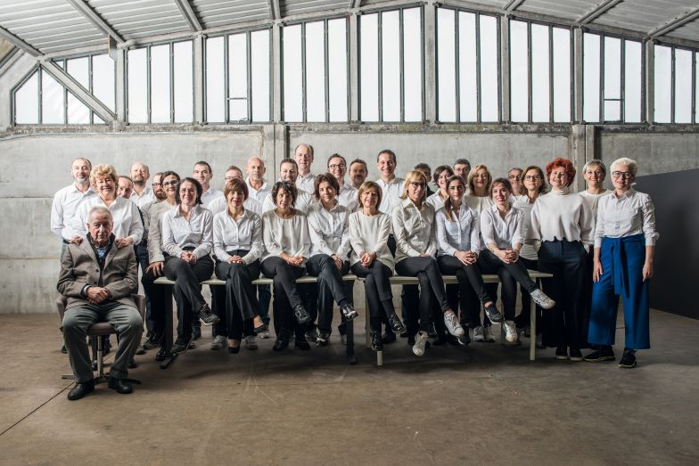Ein Teil des Teams in den Produktionsräumen in Gazzuolo bei Mantua. Links die Firmengründer, Federica und Sergio Manerba; rechts die Schwestern Grazia und Elisa.