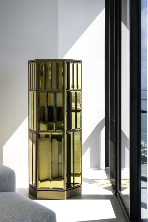 Mit seiner sechseckigen Form wirkt die Kommode «Ludwig» kostbar.