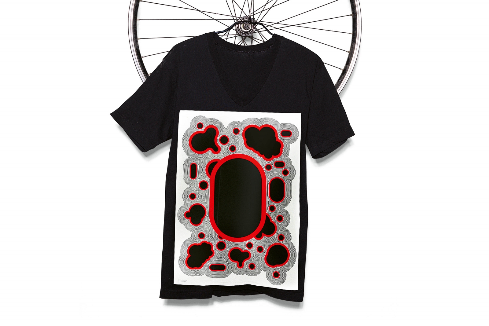 Adrien Rovero geht die Sache technisch an. Die Idee hinter seinem Design: Velo-Flicken, als ein klares Statement für Langlebigkeit.