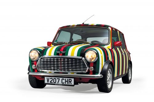 Das aufwändig restaurierte Unikat im farbenfrohen Streifendesign lässt das Lebensgefühl der wilden 1960er-Jahre wieder aufleben.