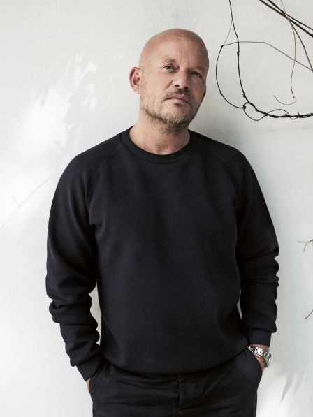 Der Architekt und Designer Vincent van Duysen bezeichnet sich selbst als traditionellen Modernisten. Seit 2016 ist der Belgier Art Director bei Molteni & C.