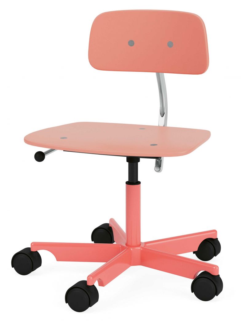 Der «Kevi Kids»-Drehstuhl ist eine Miniaturkopie des 1958 entworfenen Bürostuhl-Klassikers und ein bequemer, höhenverstellbarer Gefährte in vier Montana-Farben, der mit dem Kind mitwächst.