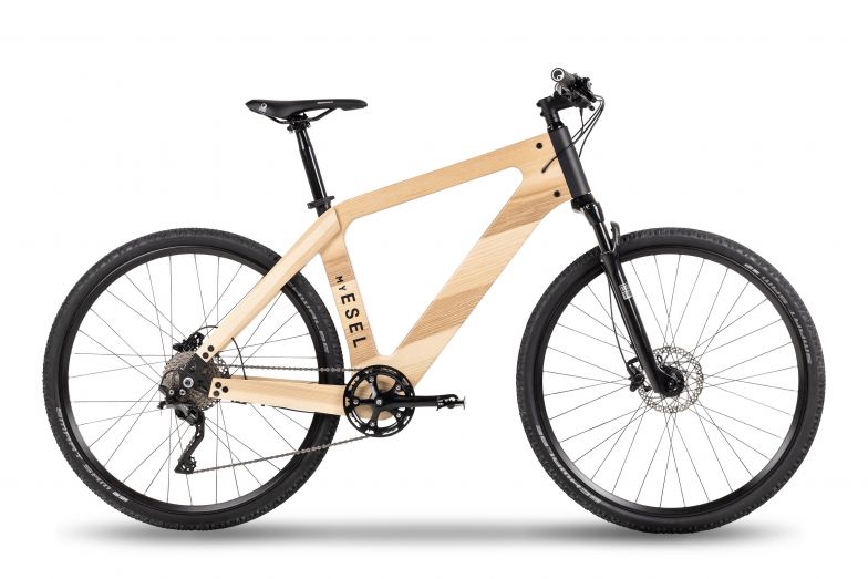 Von der Natur für die Natur: 2017 gründeten Christoph Fraundorfer und Heinz Mayrhofer in Linz «My Esel» und fertigen seither die ersten Mass-Fahrräder aus Holz. Ob traditionelles Fahrrad oder E-Bike – die aktuelle Fahrrad-Kollektion wird von A bis Z in Österreich entwickelt, gefertigt und vertrieben. My Esel.