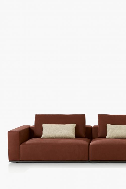 Seit mittlerweile 13 Jahren zählen seine Möbelentwürfe zum umfassenden Portfolio der italienischen Marke Poliform...