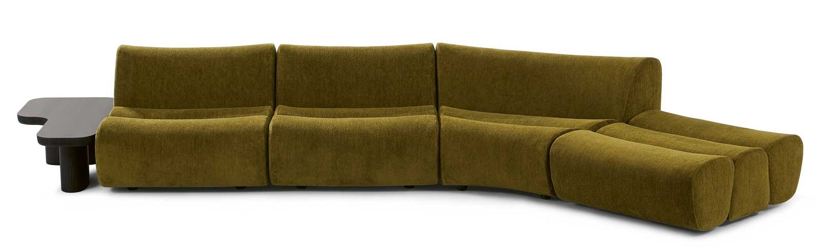 «Ernest» heisst das neuste Sofa des Herstellers, das dieses Jahr am Salone in Mailand Premiere feierte. Entworfen hat es Jean-Marie Massaud, einer der wichtigsten Designer für Poliform.