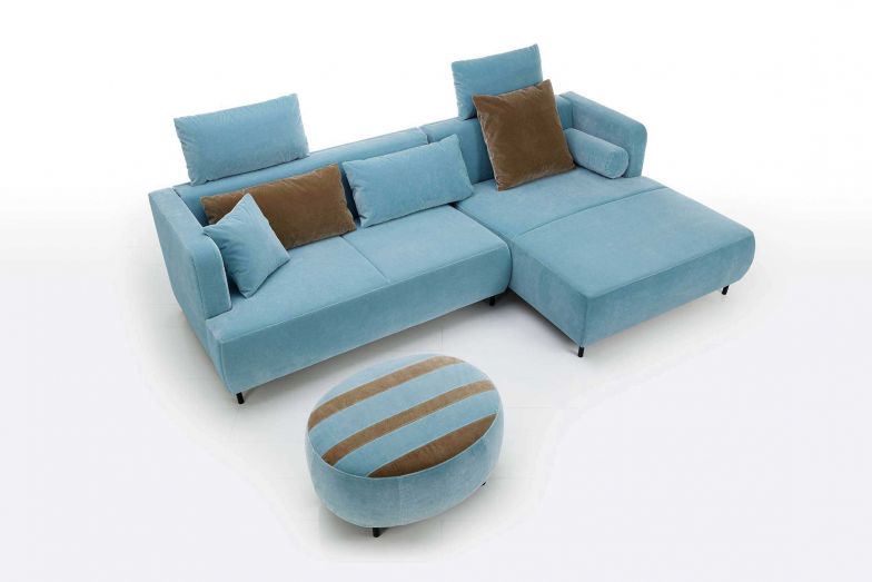 Die Sitzmöbelkollektion «Aoyama», deren Namenspate ein nobles Viertel in Tokio ist, ist von einer zurückhaltenden Formgebung und handwerklicher Präzision geprägt und  hat dafür den Red Dot Design Award 2024 gewonnen.