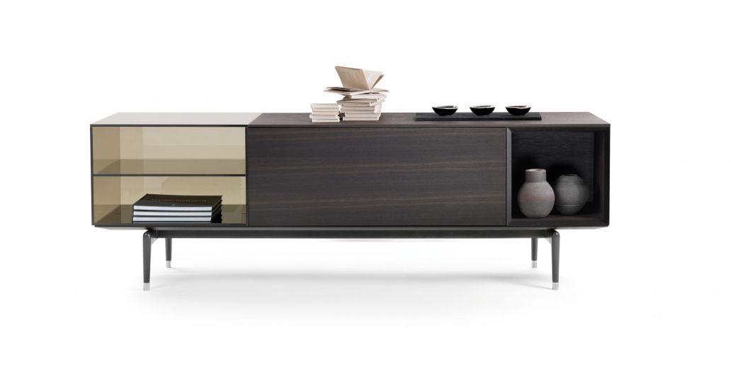 Kabinett «Jeremy» gehört zur aktuellen Kollektion und wurde von Carlo Colombo entworfen ...