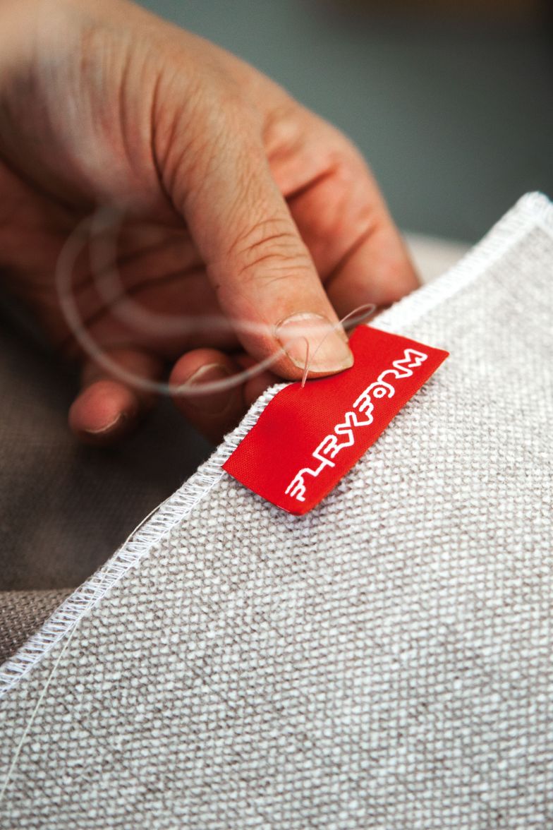 Selbst die Etiketten werden liebevoll von Hand angenäht.