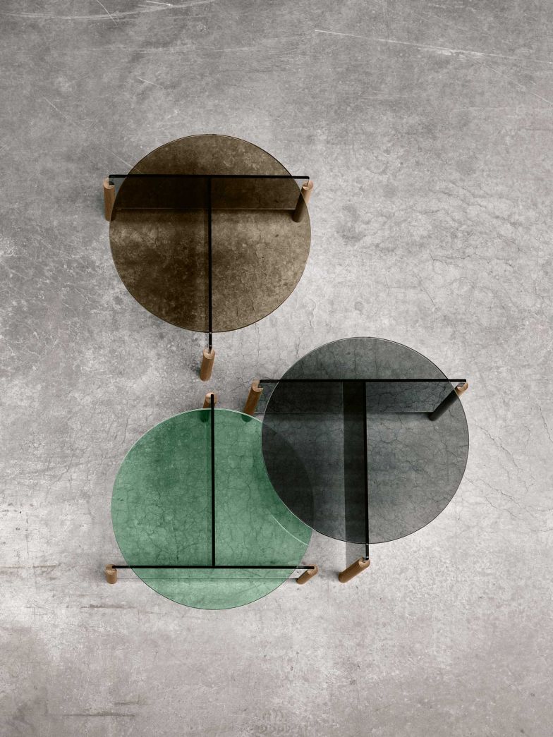 Der Beistelltisch «Pivot» wird gestapelt zur runden Regalsäule: ein Entwurf für Glas Trösch.