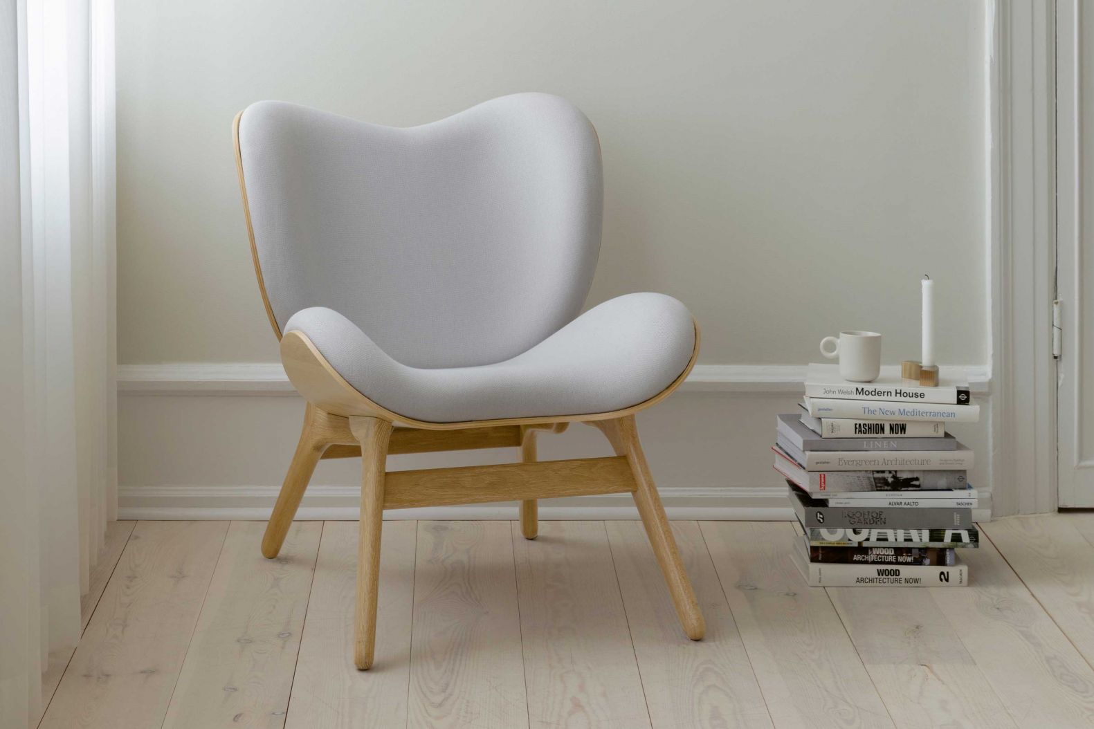 Langlebiger Sitzkomfort: «A Conversation Piece» ist Teil einer Loungesesselkollektion, die zum Entspannen einlädt und durch austauschbare Polster individuell gestaltet und vor allem auch nach Jahren noch umgestaltet werden kann. Dieser ressourcenschonende Nachhaltigkeitsgedanke kommt auch bei der Herstellung der bequemen Sitzmöbel zum Tragen, denn die Polsterung besteht zu 100 % aus Kunststoffabfällen. Die Kollektion des Designers Anders Klem umfasst Loungesessel mit hoher und niedriger Rückenlehne sowie eine Ottomane. UMAGE.COM