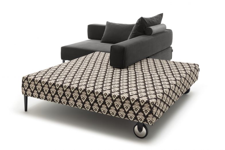 «freistil 135» lässt sich leichterhand zu einer Inselgruppen formieren. Geschaffen wurde es von dem Designerduo Kaschkasch aus Köln.