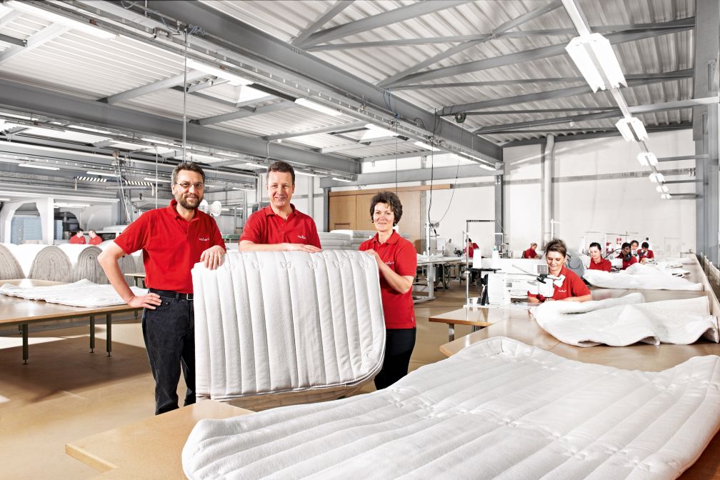 Rund 50 unterschiedliche Matratzenarten werden mittlerweile in Wangen an der Aare gefertigt, ein Grossteil von Hand.