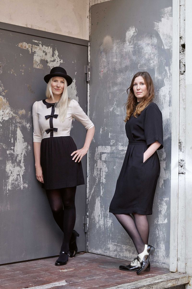 Das Interesse der Designerinnen Sofia Lagerkvist (links) und Anna Lindgren gilt der Frage, wie natürliche Strukturen funktionieren und wie sie mit ihrer Umgebung zusammenhängen. Foto: Lena Modigh.