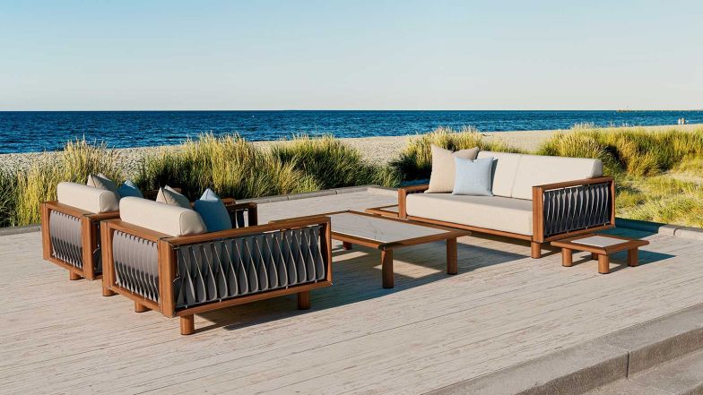 Das charakteristische Spinnaker-Geflecht mit verdrehtem Webstoff der «Sail Kollektion» wirft ein kunstvolles Lichtspiel über die filigrane Lounge-Konstruktion. 