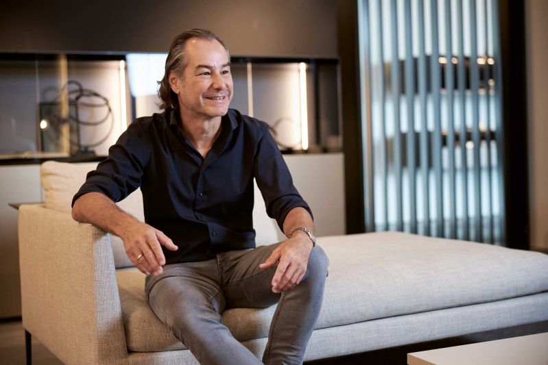 Das Familienunternehmen Kettnaker wurde vor mehr als 150 Jahren im schwäbischen Dürmentingen als Schreinerei gegründet. Heute ist die Möbelmanufaktur bekannt für ihre modularen Systemmöbel, die nach wie vor zu 100% in Deutschland gefertigt werden. Mittlerweile leitet CEO Wolfgang Kettnaker das Unternehmen in fünfter Generation. Seine Schwester Karin Brobeil ist als Creative Director für den Markenauftritt verantwortlich. Foto: Lust auf Gut.