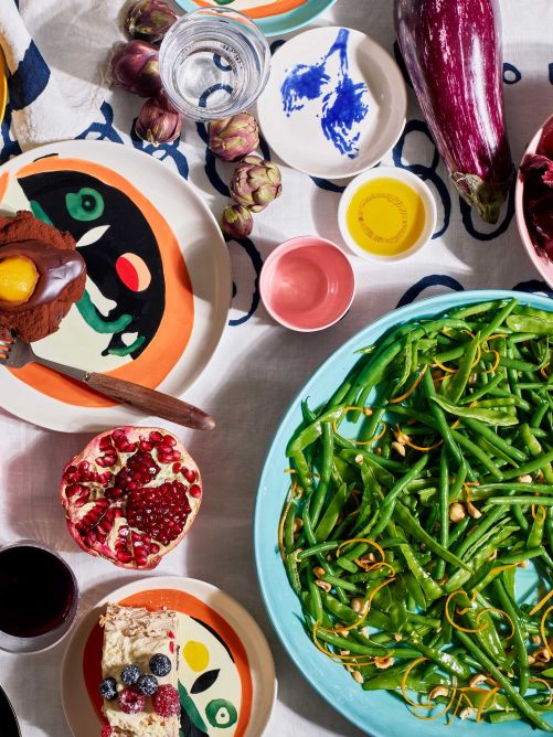 Gebackene Auberginen mit Fetajoghurt, Granatapfel und Kräutern