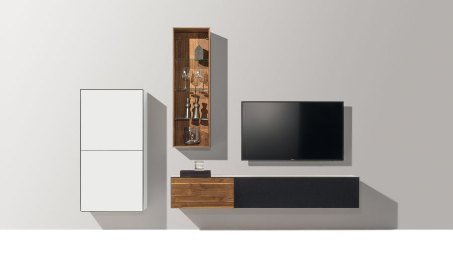 Aus der Jubiläumsedition: Das Ensemble der verschiedenen Elemente aus dem Programm Cubus Pure steht für die Vielfalt des umfangreichen Möbelsystems, das beinahe grenzenlose Planungsmöglichkeiten bietet.