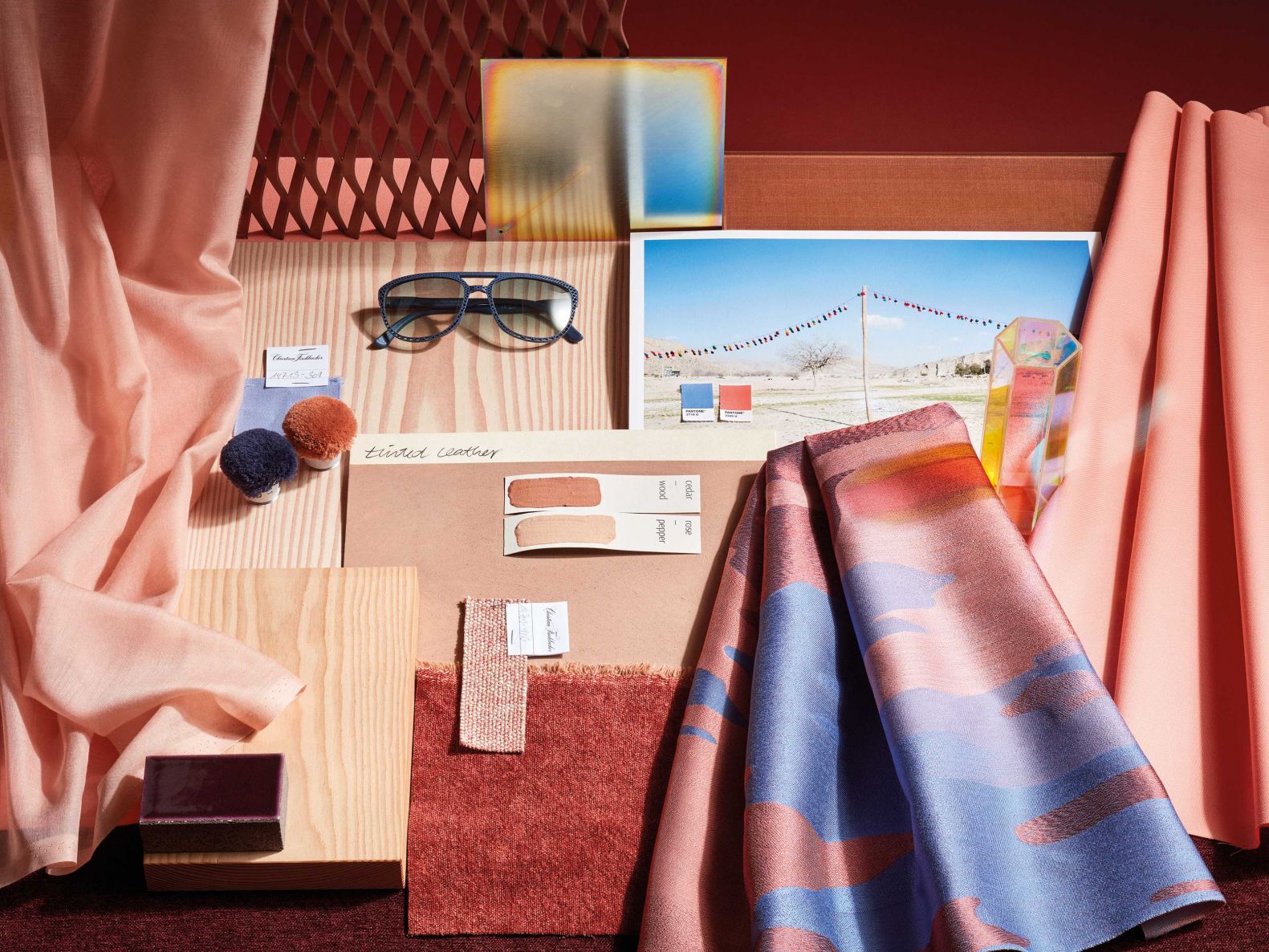 Jacquardgewebe, ein transparenter Voile mit Baumwolloptik, Bezugsstoffe aus Naturfaser oder Wollsatin – mit der hochwertigen Kollektion lassen sich ganze Räume ausstatten.