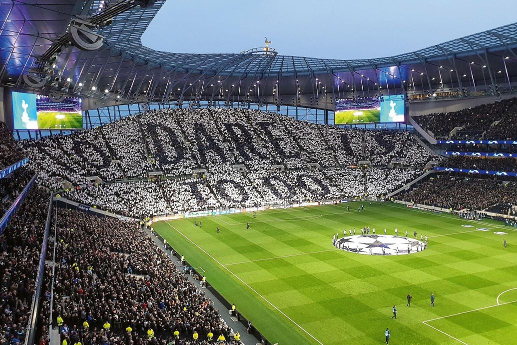 Der Ausbau des Angebots für Outdoor-Textilien fusst auf der Expertise im Sportbereich: Der bekannte Appenzeller ­Rasen wird von renommierten internationalen Vereinen ­genutzt. Im Bild: Das Tottenham Hotspur Stadion.