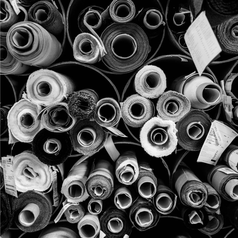 Fest verwurzelt mit der französischen Tradition der Haute Couture bietet Treca alle Möglichkeiten zur individuellen Gestaltung und Dekoration der luxuriösen Betten. Dazu zählt ein Fundus von über 300 edlen Stoffen.