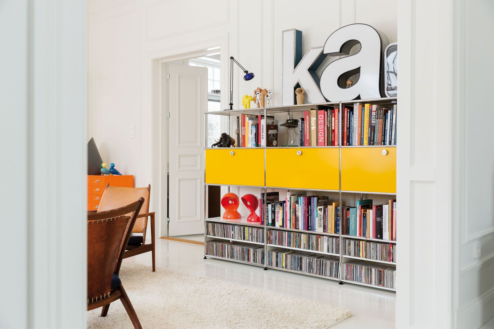 Das USM Möbelbausystem Haller, 1963 zunächst für den Eigengebrauch entwickelt, erfreut sich seither grösster Beliebtheit im öffentlichen wie privaten Bereich.