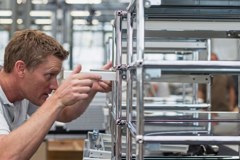 Die USM-Fertigungsstätte befindet sich für den Schweizer Markt ausschliesslich in Münsingen. Für den EU-Raum wurde 2017 ein Montagestandort in Leipzig eröffnet.