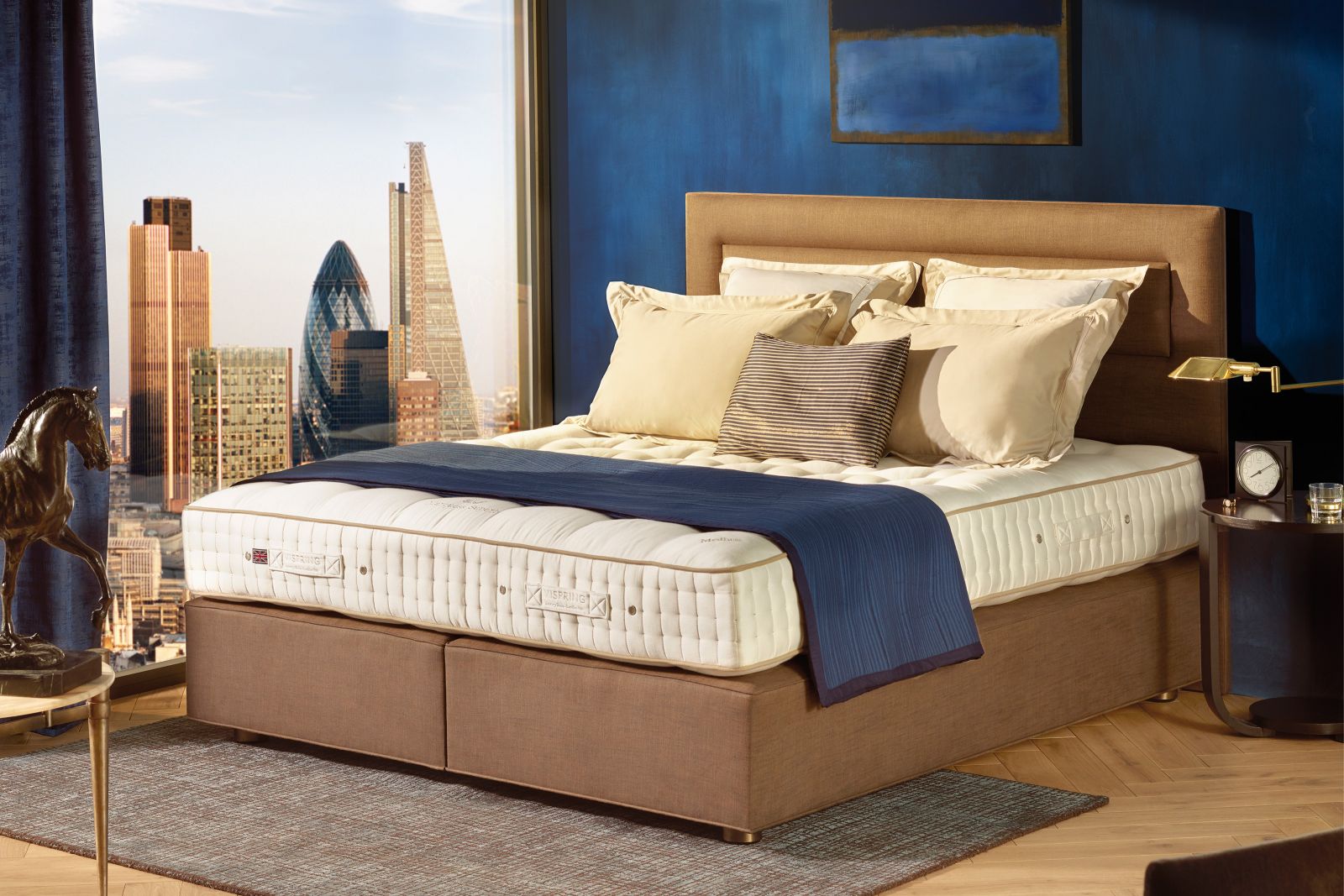 Die Mischpolsterung der «Marquess Superb» bietet luxuriösen Komfort und Weichheit in schönem Kontrast zur stilvollen Eleganz des Bettes.