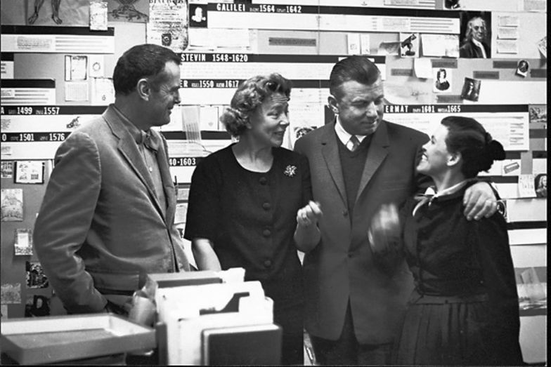 Die Designer und ihre Schweizer Freunde: Charles Eames, Erika & Willi Fehlbaum und Ray Eames. Foto: Courtesy and © 2005 Eames Office, LLC.