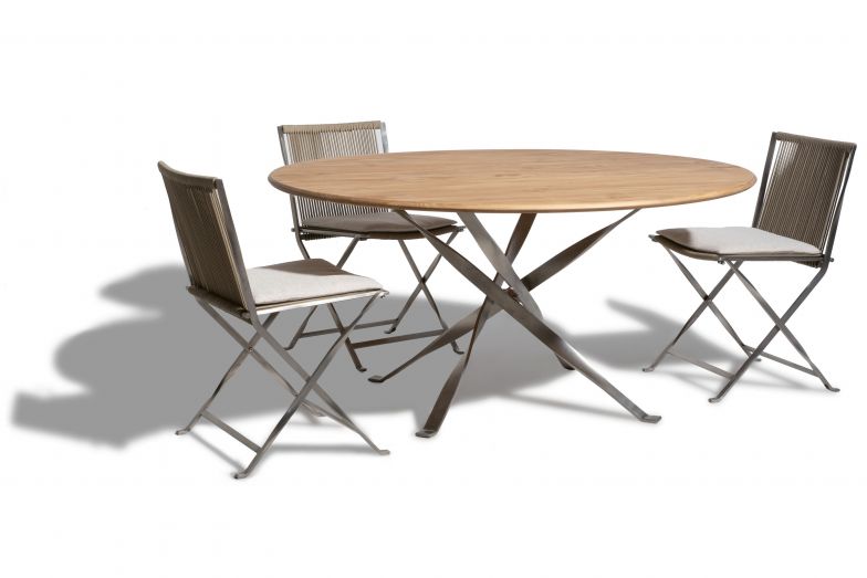 Die Kollektion «George» besteht insgesamt aus 13 Elementen für das Leben unter freiem Himmel, dazu gehört eine Esszimmergruppe...