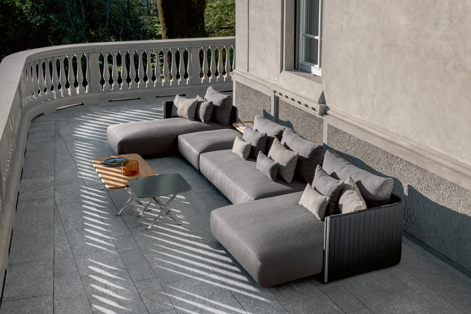 Bereits vor drei Jahren begann die Zusammenarbeit zwischen dem bekannten Designerpaar Ludovica und Roberto Palomba und der italienischen Marke Talenti, bekannt für hochwertige Outdoormöbel. Seither ist das Portfolio stets gewachsen, zuletzt um die neue Kollektion «George», die zahlreiche Möbel für den Wohn- und Essbereich umfasst.