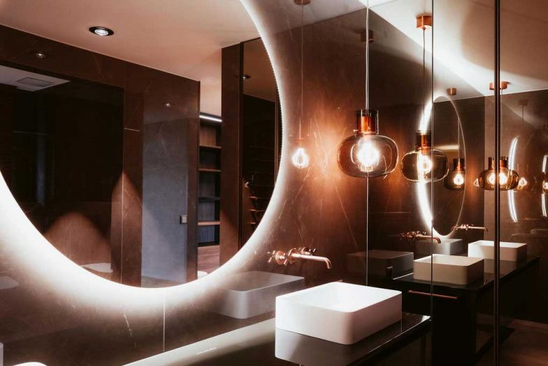 Zu den Dienstleistungen von AL LAGO INTERIORS gehören Gesamtlösungen und Projektplanungen im Innen- und Aussenbereich, Innenarchitektur, Bauherrenbegleitung sowie Umbauten und Renovationen. Referenzen und Kompetenzen siehe al-lago.ch.