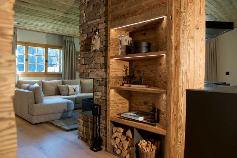 Zu den Dienstleistungen von AL LAGO INTERIORS gehören Gesamtlösungen und Projektplanungen im Innen- und Aussenbereich, Innenarchitektur, Bauherrenbegleitung sowie Umbauten und Renovationen. Referenzen und Kompetenzen siehe al-lago.ch.