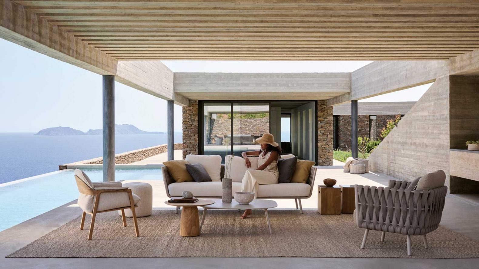 Die Kollektion TOSCA von Monika Armani ist ein Statement für Stil, Komfort und Sinnlichkeit. Zeitlos schön und typisch. www.tribu.com