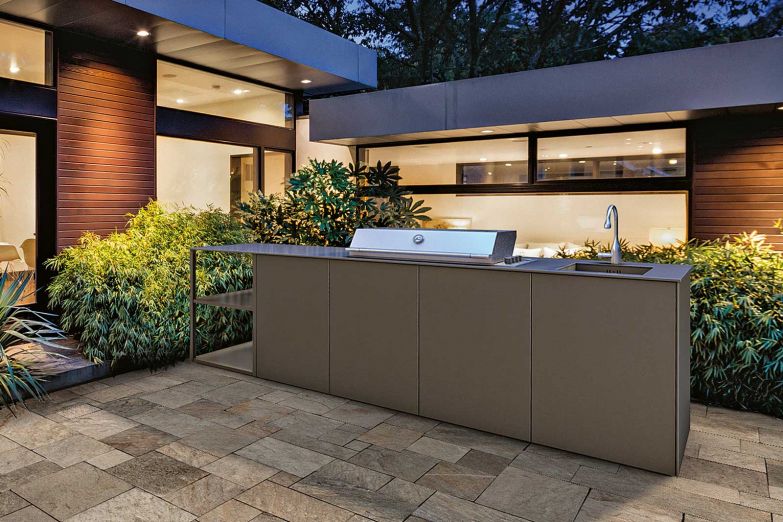 Praktisch und prämiert mit dem German Design Award: die modulare OCQ Outdoor-Küche Infinity by OCQ. www.o-c-q.com