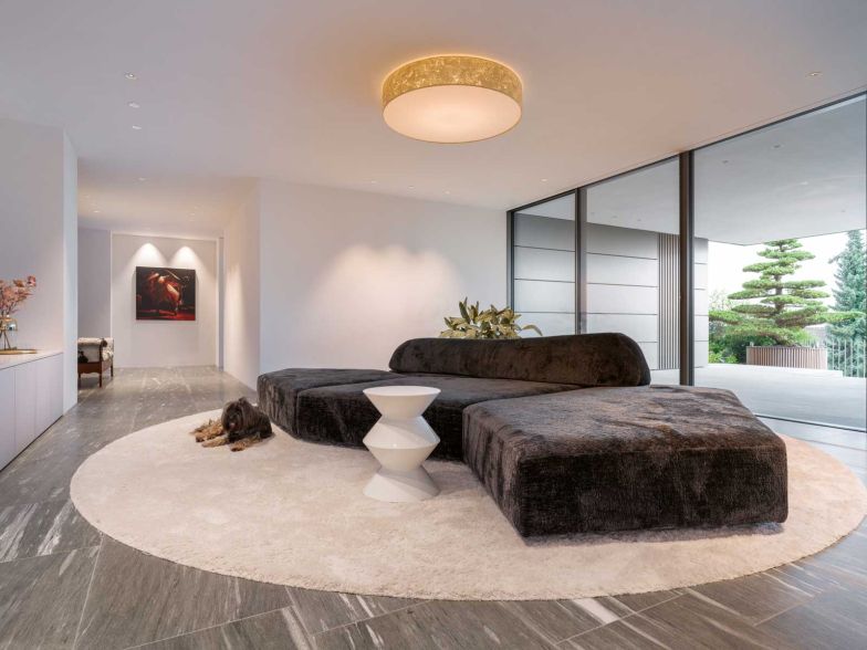 Das Einrichtungshaus roesch richtet Häuser sowohl Indoor als auch Outdoor ein.