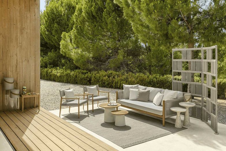 Qualitätsmöbel in grosser Auswahl: Tische und Stühle von Willisau, Polstermöbel von Jori, Outdoor-Wohnen mit Talenti, moderne Küchen in schwarz. Informationen zum Interior-Full-Service unter schubiger.ch/interior-service.