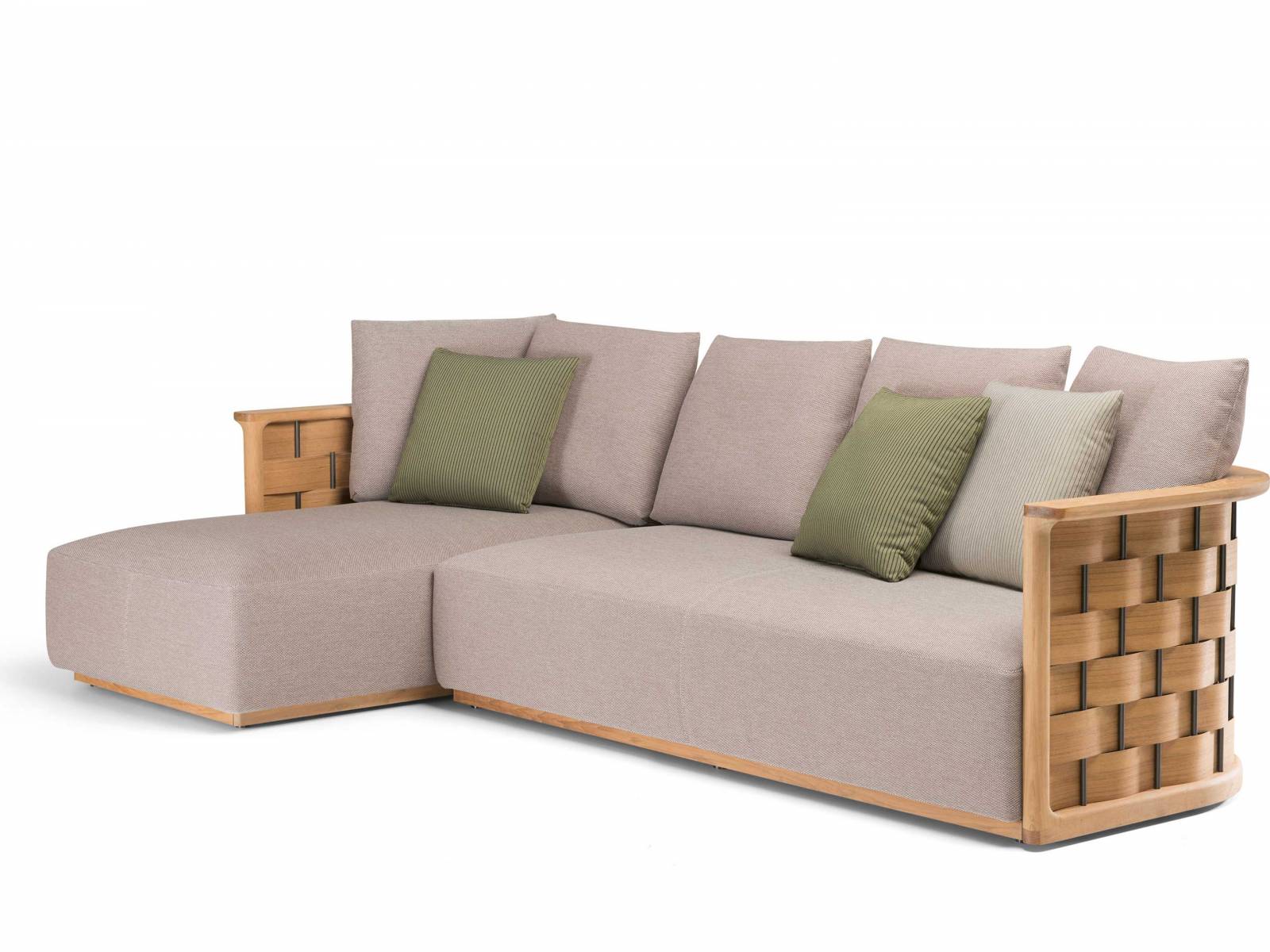 «Palinfrasca» goes outdoor! Die Neuauflage des Klassikers von Luca Meda bringt seit diesem Jahr Schwung auf die Terrasse. Das Sofa mit dem geflochtenen Rücken ist eine Ode an die Handwerkskunst des Unternehmens und das Herzstück der «Landmark Collection», die zur ersten Gartenmöbel-Kollektion des italienischen Herstellers gehört. MOLTENI.