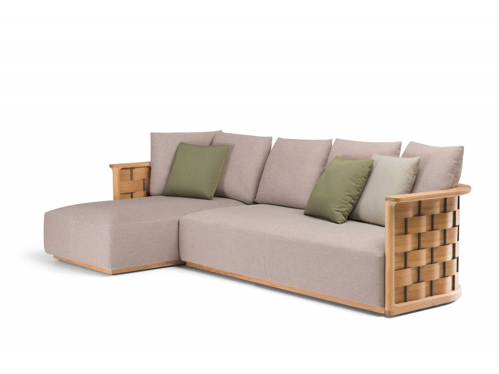 «Palinfrasca» goes outdoor! Die Neuauflage des Klassikers von Luca Meda bringt seit diesem Jahr Schwung auf die Terrasse. Das Sofa mit dem geflochtenen Rücken ist eine Ode an die Handwerkskunst des Unternehmens und das Herzstück der «Landmark Collection», die zur ersten Gartenmöbel-Kollektion des italienischen Herstellers gehört. MOLTENI.