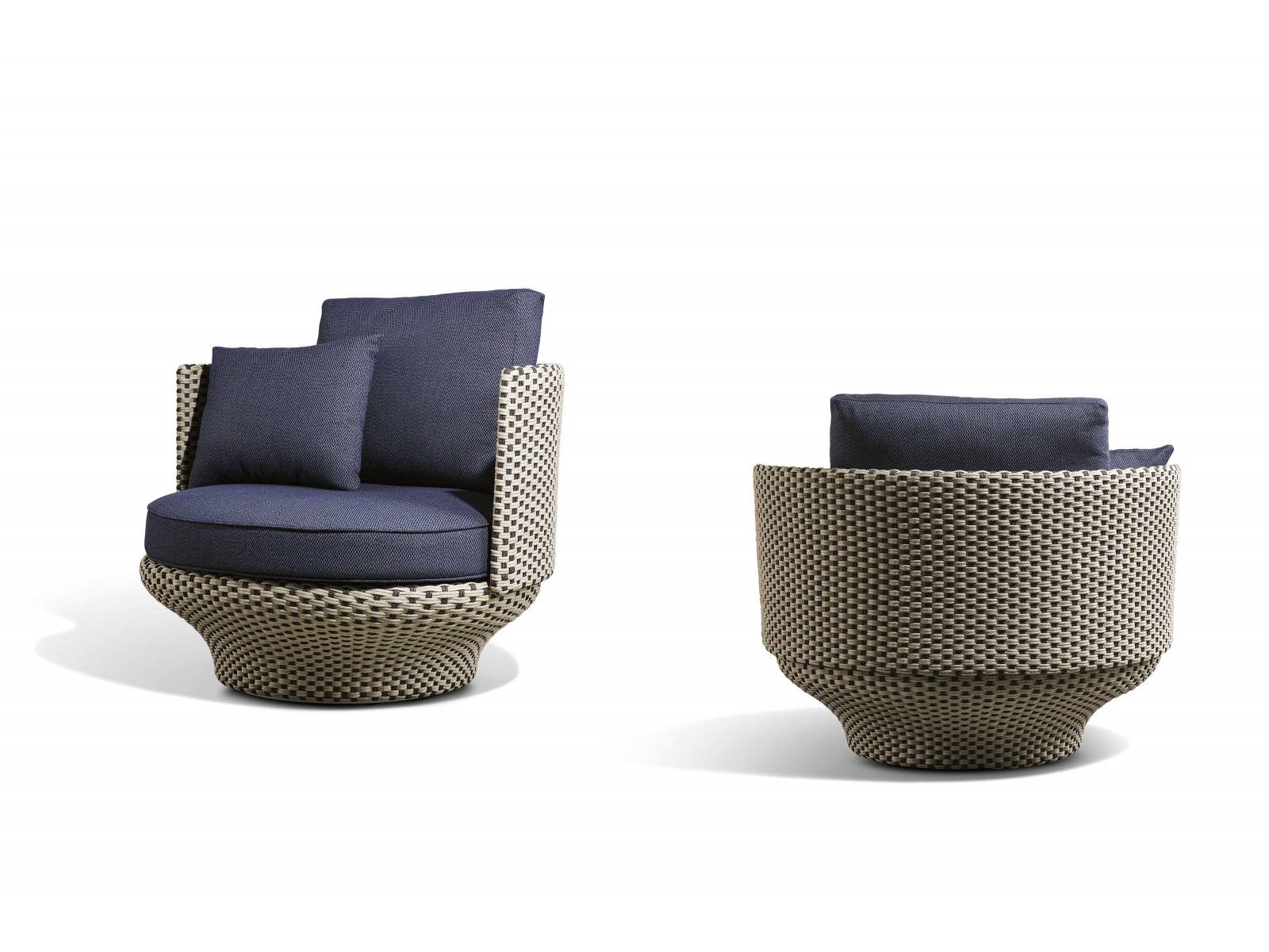 Der «Paradise Bird» begibt sich dahin, wo er hingehört, in die Natur. Seinen Käfig braucht er hier nicht, er umgibt sich lieber mit einem wetterbeständigen Geflecht. Ein langes Leben in Freiheit ermöglicht dem Sitzmöbel des österreichischen Traditionsunternehmens die Zusammenarbeit mit dem Outdoorspezialisten Ethimo sowie die eigene Polsterkompetenz. Design: Luca Nichetto. WITTMANN.