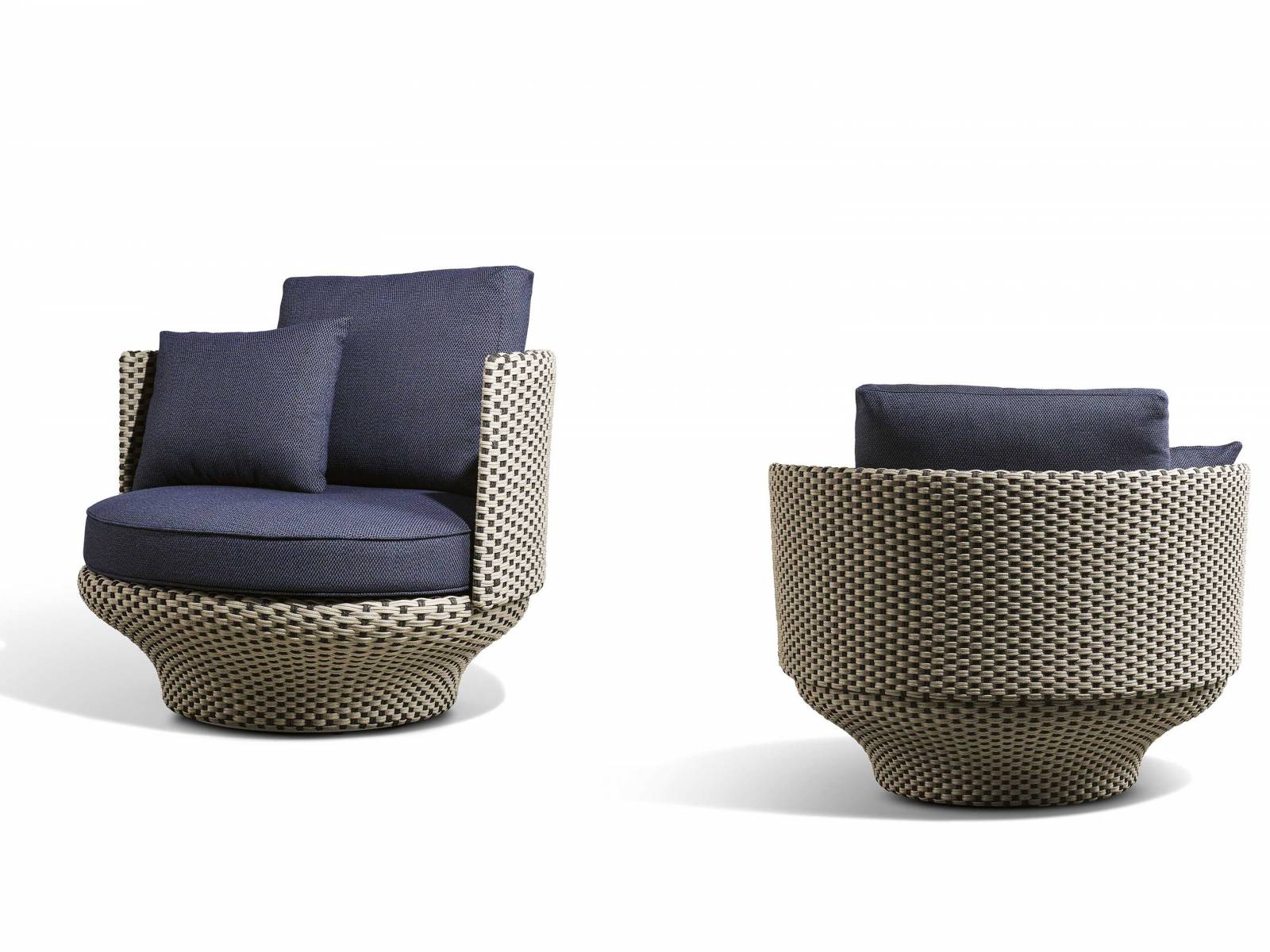 Der «Paradise Bird» begibt sich dahin, wo er hingehört, in die Natur. Seinen Käfig braucht er hier nicht, er umgibt sich lieber mit einem wetterbeständigen Geflecht. Ein langes Leben in Freiheit ermöglicht dem Sitzmöbel des österreichischen Traditionsunternehmens die Zusammenarbeit mit dem Outdoorspezialisten Ethimo sowie die eigene Polsterkompetenz. Design: Luca Nichetto. WITTMANN.