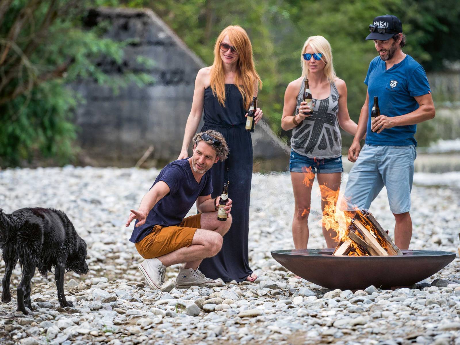 Geselligkeit und Genuss sind wesentliche Aspekte der Lebensphilosophie rund um den Feuerring. Das Original aus Immensee ist Grill und Kunstobjekt zugleich: Der Herr der Ringe Andreas Reichlin besitzt seit letztem Jahr nicht nur das verbriefte Patent, sondern auch die Urheberschaft. FEUERRING.