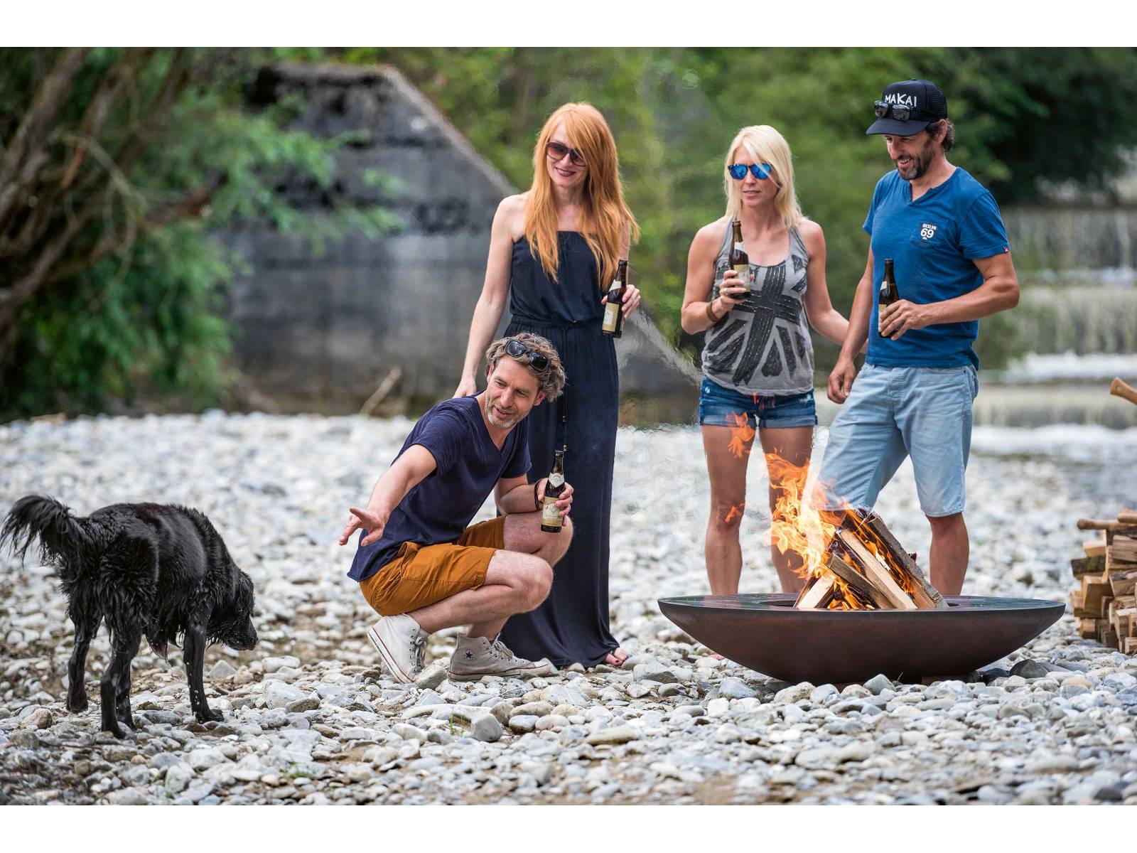 Geselligkeit und Genuss sind wesentliche Aspekte der Lebensphilosophie rund um den Feuerring. Das Original aus Immensee ist Grill und Kunstobjekt zugleich: Der Herr der Ringe Andreas Reichlin besitzt seit letztem Jahr nicht nur das verbriefte Patent, sondern auch die Urheberschaft. FEUERRING.