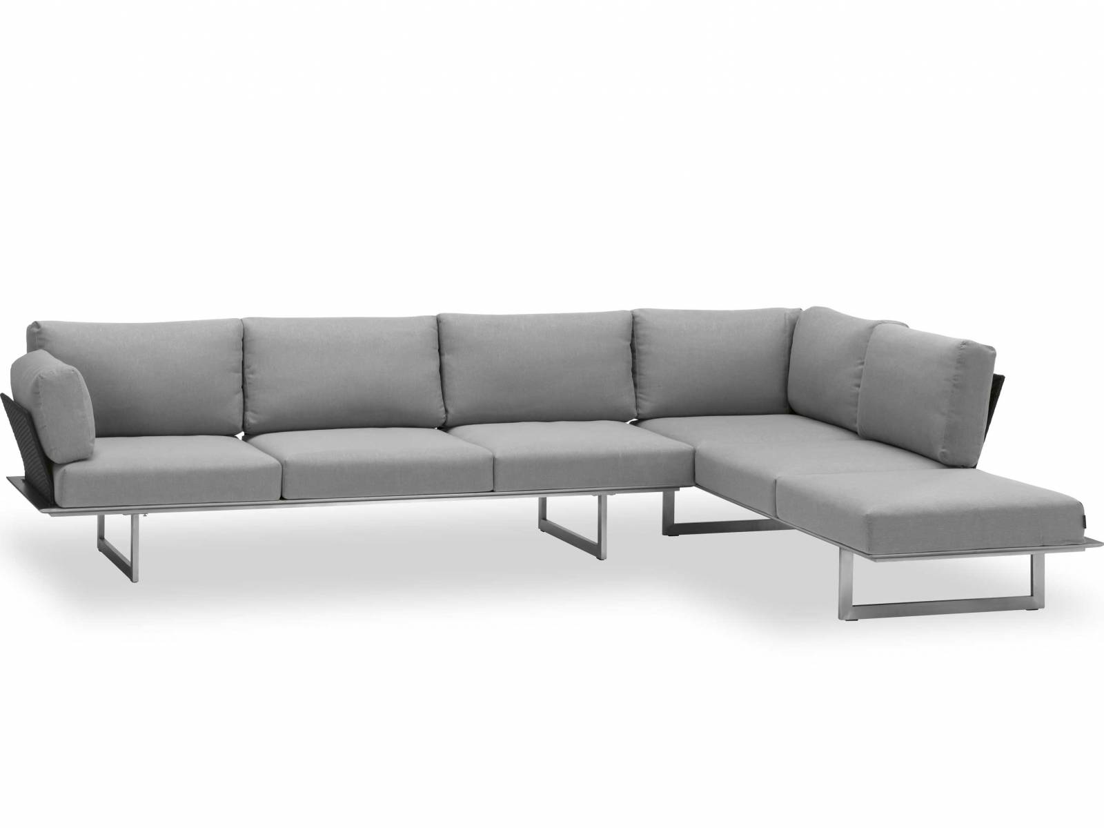 «Passo» ist ein Loungesofa, das mitwächst. Es ist modular konzipiert und lässt sich individuell zusammenstellen; wird vom Einzelsofa zur Eckcouch oder umgekehrt. Für die Planung steht ein 3D-Konfigurator zur Verfügung. PFISTER.