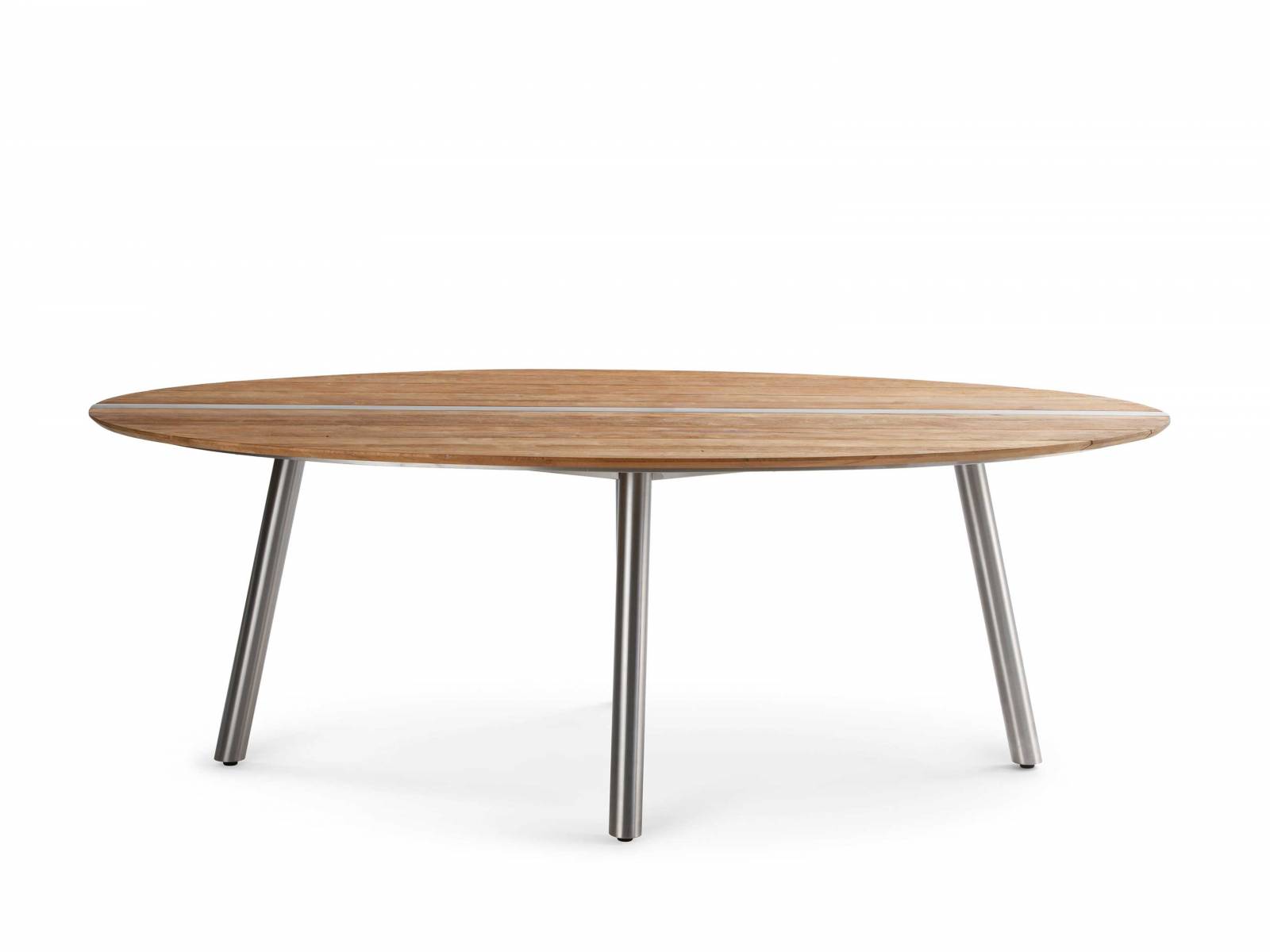 In dieser Saison wird die Modellreihe Alaska um einen formschönen ovalen Gartentisch erweitert, zu dem es auch eine passende Gartenbank gibt. Die Materialkombination aus Edelstahl und Antik-Teak verleiht den robusten und zugleich eleganten Möbeln einen edlen Look. HUNN.