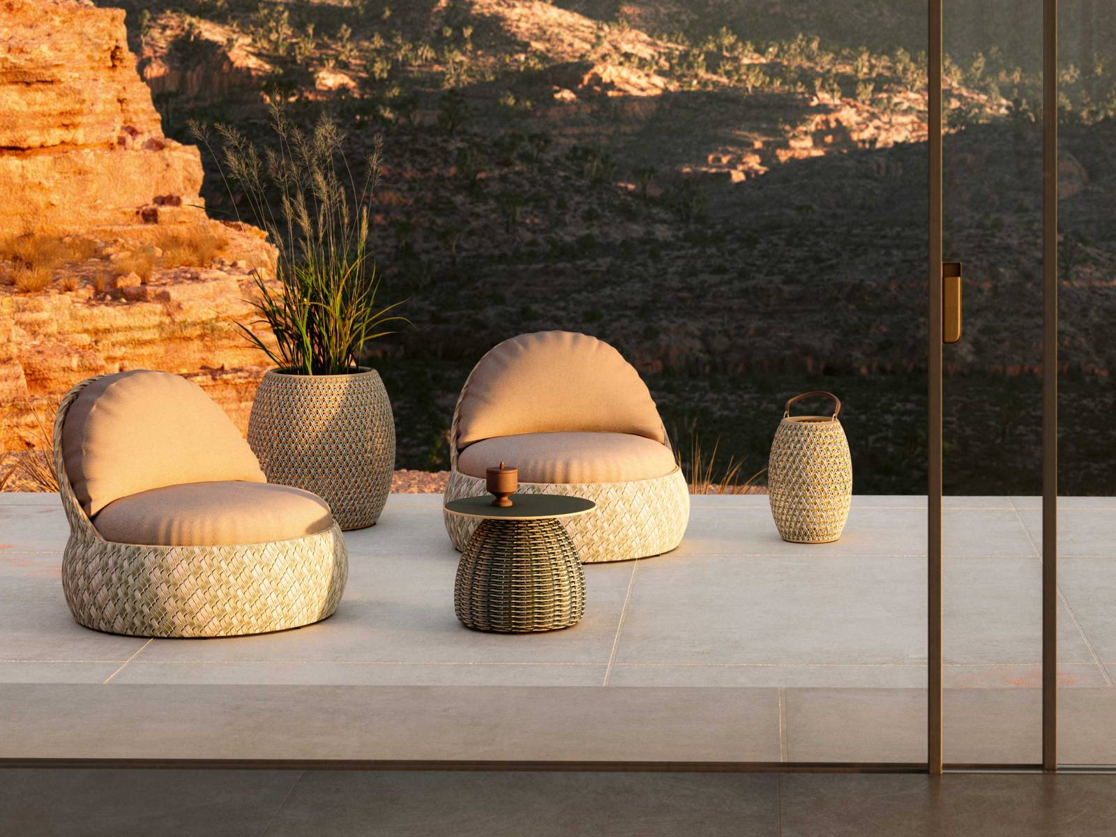 Die vielseitige Kollektion Dala, von Stephen Burks für die deutsche Marke Dedon entworfen, zeichnet sich durch ihren patentierten Flechtstil aus und ist neu in fünf Farbvarianten erhältlich. Es ist nur eine von vielen Kollektionen namhafter Hersteller, die bei Hauser Design ausgestellt werden: Auf rund 7000 Quadratmetern findet man hier Inspiration und aktuelle Trends zum Thema Gartendesign. HAUSER DESIGN.