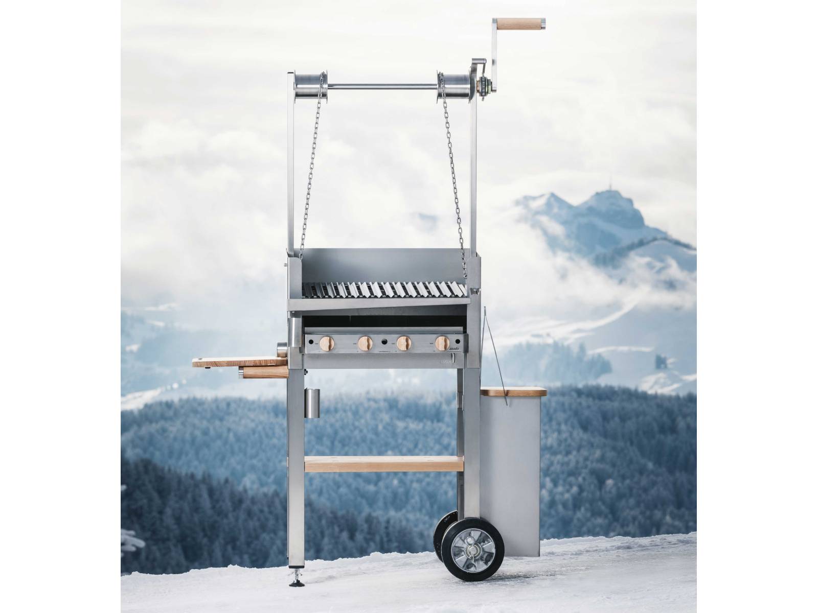 Schon bei den ersten wärmenden Sonnenstrahlen lockt uns die Aussenküche «El Rey» ins Freie und setzt unserer Kochfantasie keine Grenzen. Ob Grillrost, Keramikplatte oder Kühlschrank, die bei diversen Ausführungsvarianten wählbar sind – ganz nach Kundenwunsch lässt sich die hochwertige, gasbetriebene Küche mit allen Komponenten ausstatten, die das Herz eines Outdoor-Kochs höherschlagen lässt. AZADO.