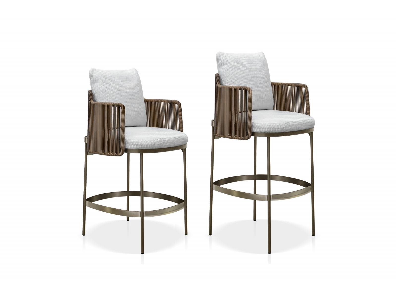 Tape kommt Ihnen bekannt vor? Richtig. Oki Sato vom japanischen Design-Büro Nendo entwarf die Kollektion zum 70. Firmenjubiläum 2018. Seitdem wurde Tape kontinuierlich nach draussen erweitert. Zuletzt um einen Barstuhl. Minotti.