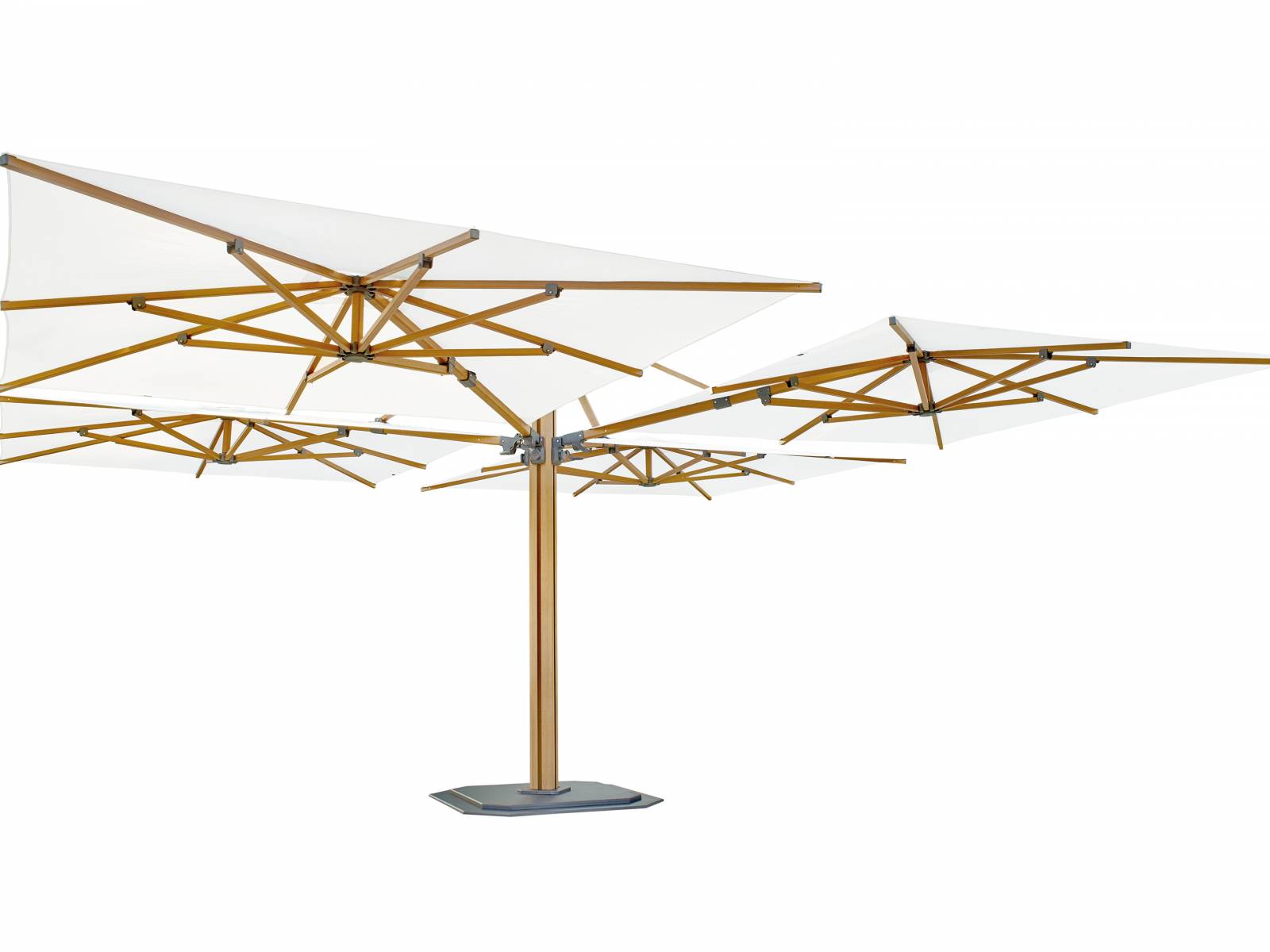 Der Sonnenschirm «Marbella» ist kein saisonales Wegwerfprodukt, sondern ein Stück fürs Leben. Die vier quadratischen Freiarmschirme lassen sich mit einem Kurbelantrieb individuell aufspannen. Wenn alle Schirme geöffnet sind, beträgt die schattige Fläche 40 Quadratmeter. Hunn.